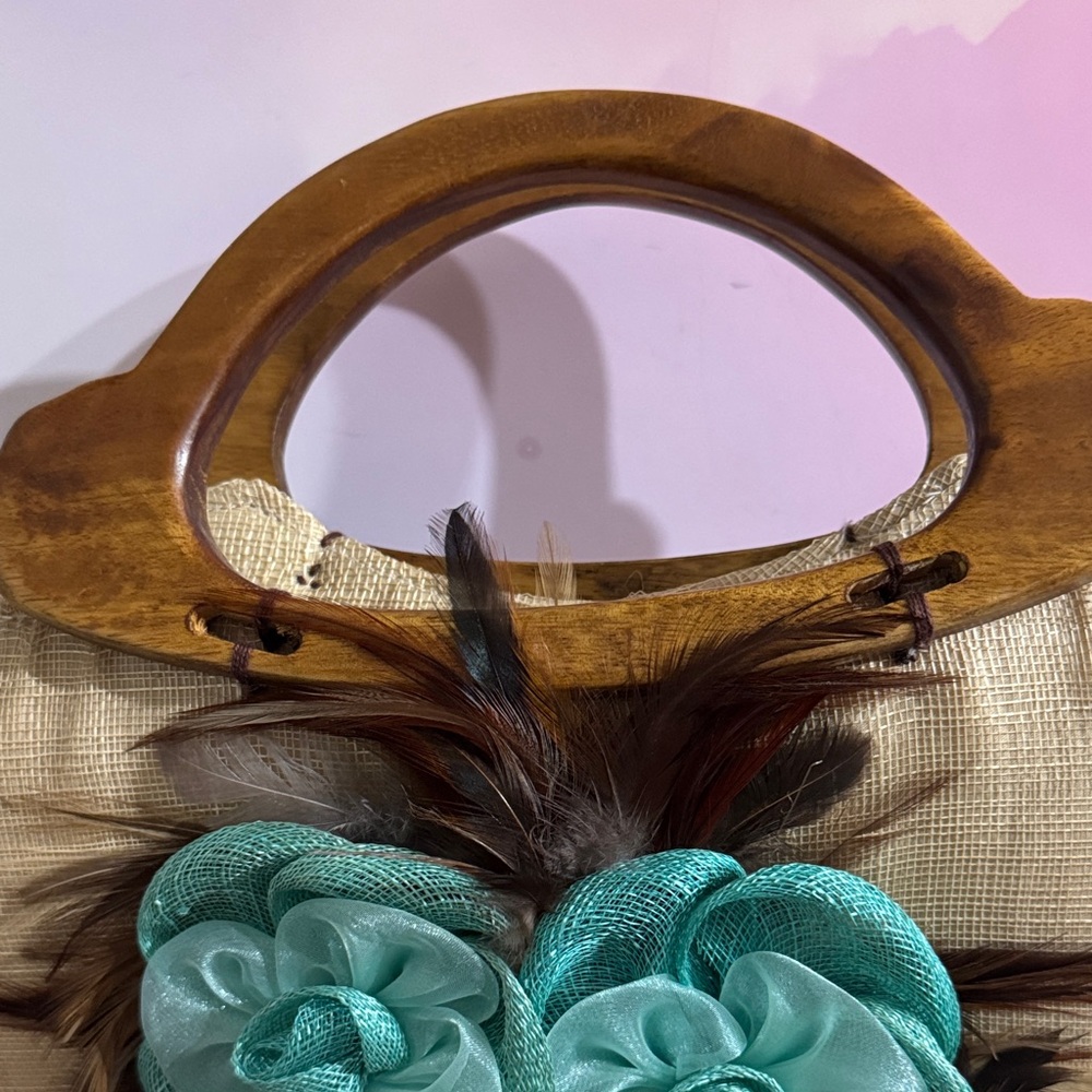 Elegant Tan Handbag with Teal Floral Accent - Picture 5 of 9